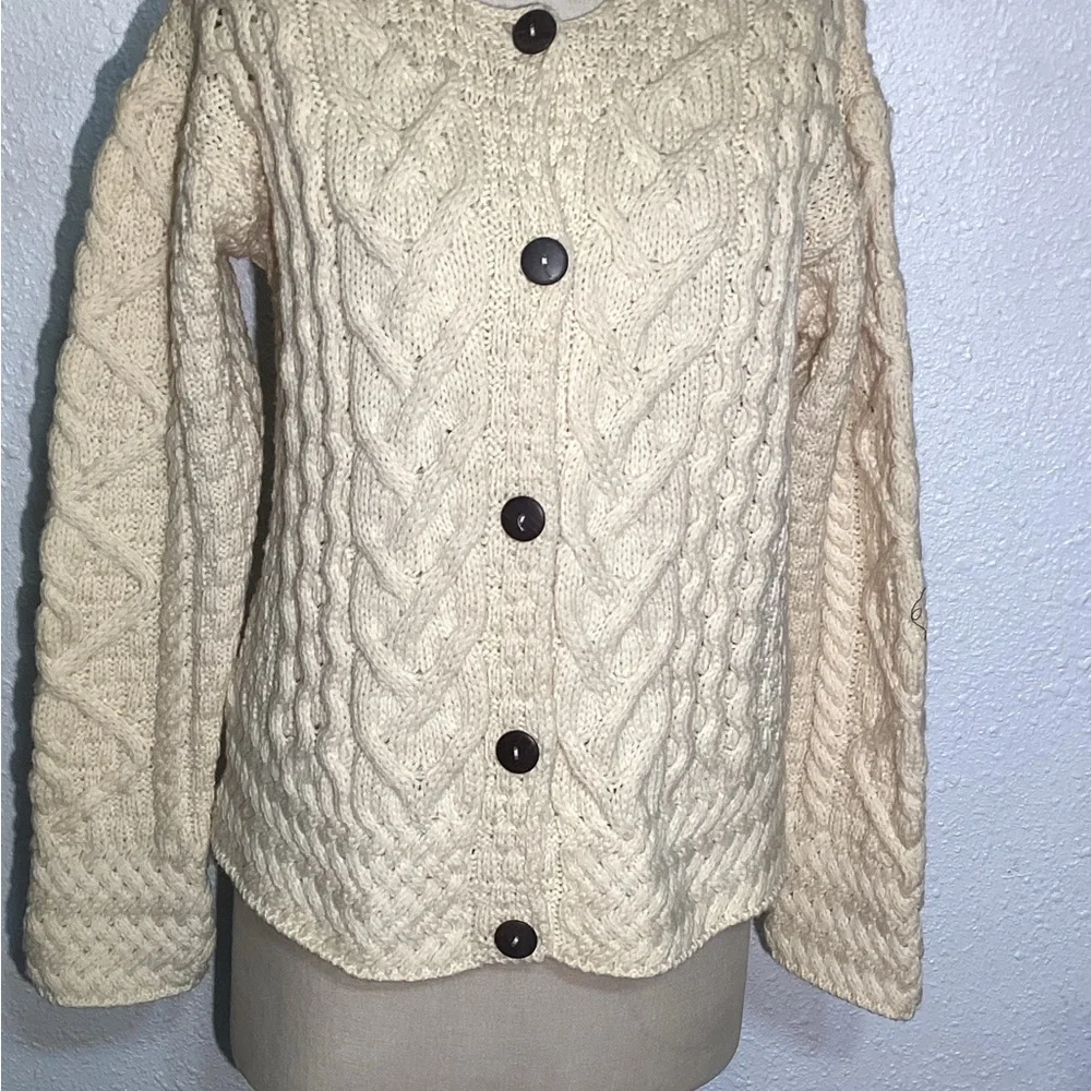Carraigdonn 100% merino wool Cable Knit Cream Sweater size large